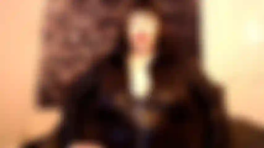 Baisée et humiliée par le patron.