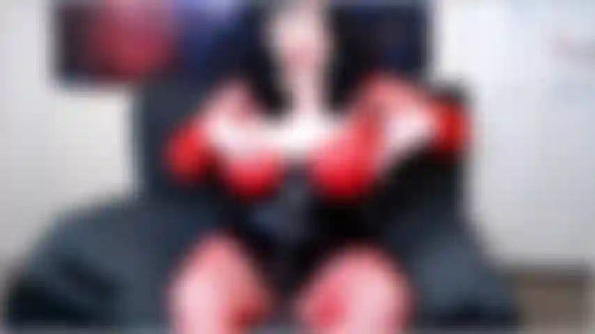 Miss déviante taquine un perdant saccadé.