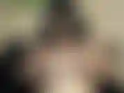 Je connais ta faiblesse. Ta faiblesse est mes énormes seins rebondissants. Tu aimes les regarder, les regarder rebondir. C'est tellement addictif de les regarder. Tellement addictive pour les caresser.