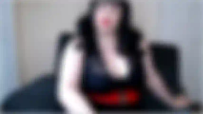 Ta femme t'a laissé avec miss déviante pendant qu'elle baise son amour. Et mademoiselle déviante est sur le point de te guérir de ton fétichisme de la culotte branlante !