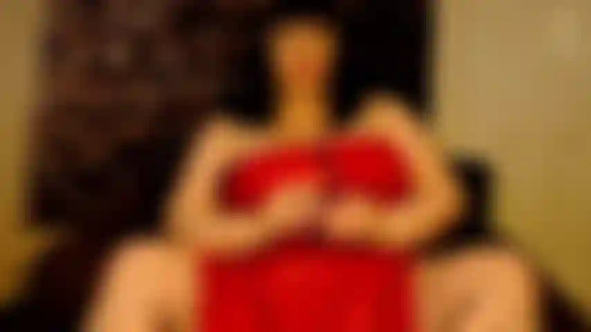 Une allumeuse pour les boules bleues.