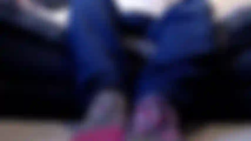 Accro aux chaussettes et aux pieds en sueur.