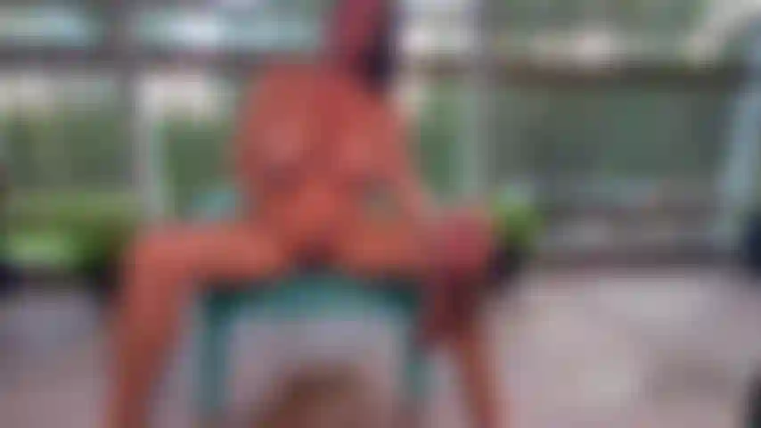Star spangled squirt- regardez-moi en rien d'autre que mes bottes cuissardes en train de me faire baiser par ma machine à baiser. Je commence par me taquiner moi-même et j'augmente progressivement la vitesse jusqu'à ce que je jouisse et que j'éjacule !