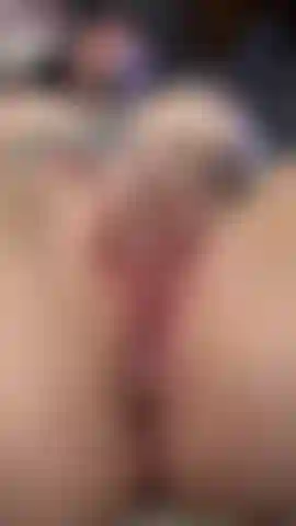 Masturbation des doigts entièrement nue avec orgasmes multiples.