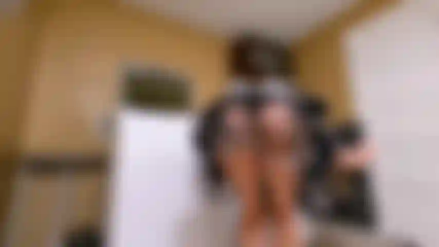 Cam de femme de chambre dans la buanderie.
