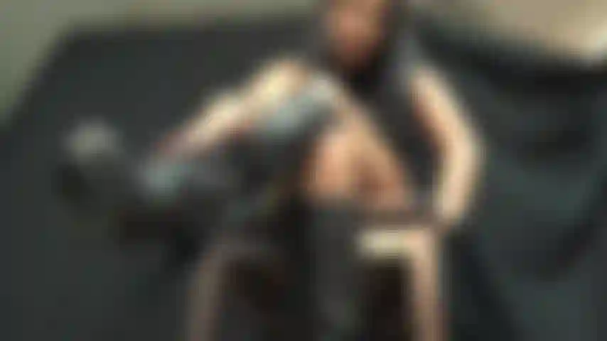 Pov. Mets-toi à genoux et vénère mes bottes et je les montre. Embrasse, lèche, vénère et nettoie ces bottes sexy comme un bon garçon.