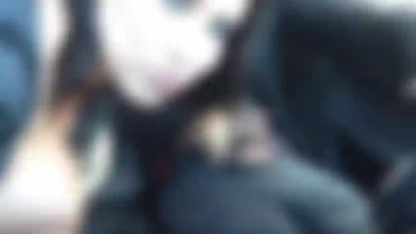 L'une de mes vidéos de garçon fille les plus sexy de tous les temps ! Je m'énerve tellement pendant qu'il conduit que je dois sortir sa bite et commencer à la sucer en lui donnant une tête de route sexy !