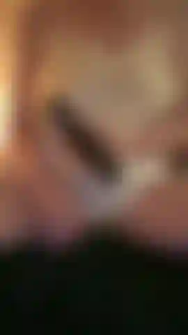 J'étais tellement excitée après avoir fini devant la caméra hier soir, j'avais besoin d'avoir un autre orgasme. J'ai utilisé mon wand pour taquiner mes tétons avant de le presser contre mon clitoris. Regardez-moi m'amener à un délicieux orgasme et voyez à quel point mon clitoris est devenu gonflé.