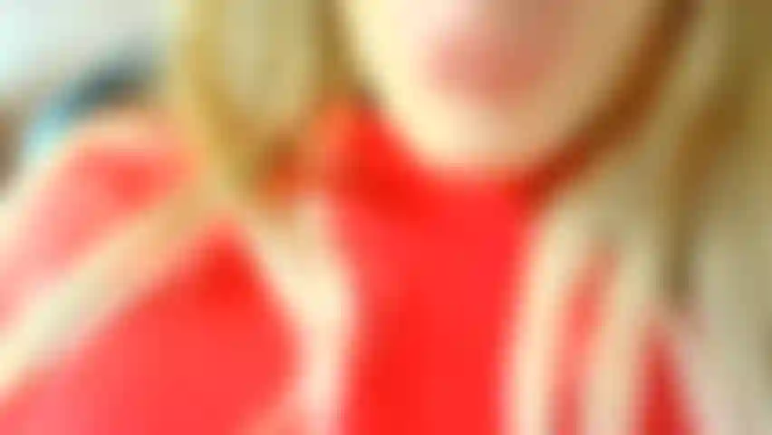 Masturbation privée nue, piercings, chatte, seins, cul.