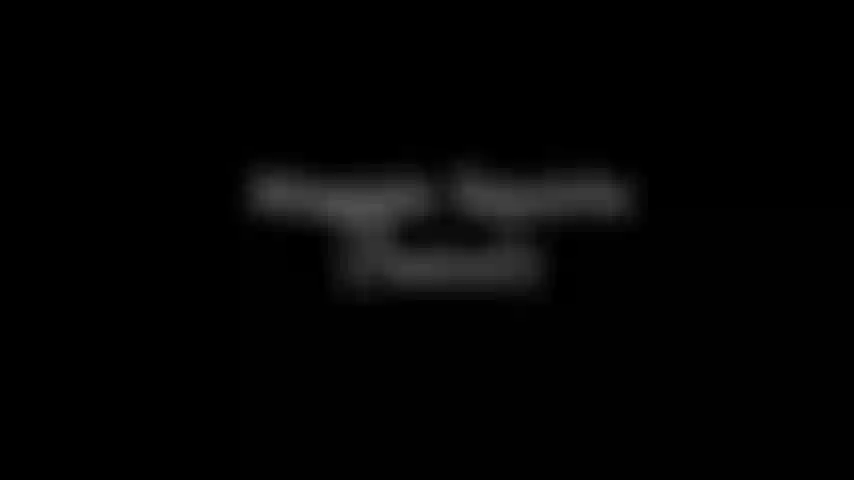 Miss moon se déshabille et gicle.