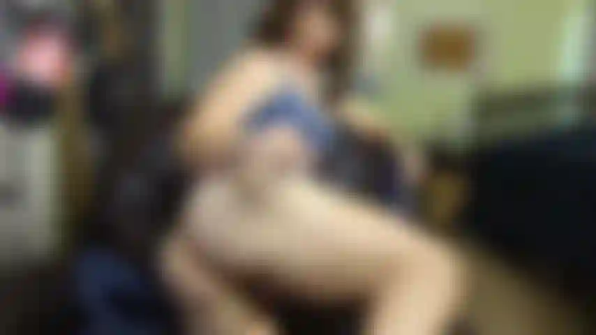 Je mets mon plug anal et je joue avec.