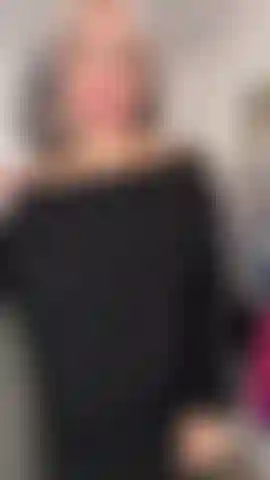 De retour de l'université séduite par une amie cougar milf.