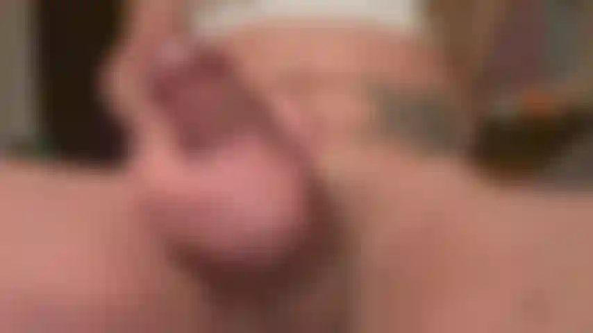 Éjaculation extrême en gros plan.