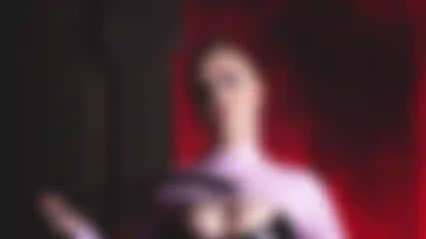 Dépendance au latex fétichiste fem dom.