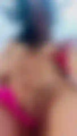 Des doigts dans ma chatte rose.