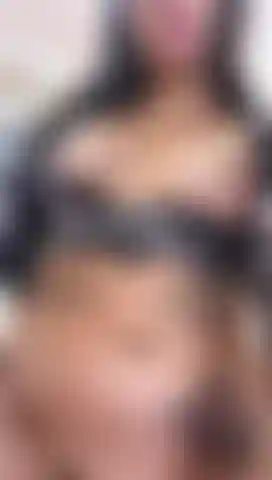 I SHOW YOU MY PUSSY IN CLOSE-UP