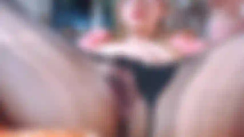 Squirt en collants noirs.