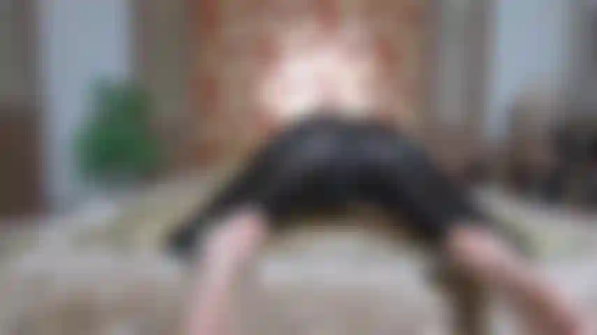 Orgasme en pantalon de satin.