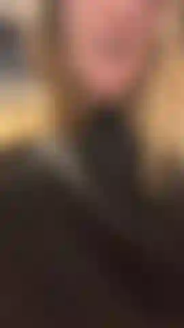 Me cachant de ta copine, désespérée de voir mes seins bombés ?