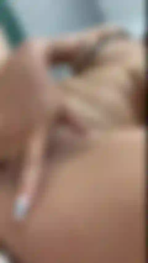 Je me doigte la chatte.