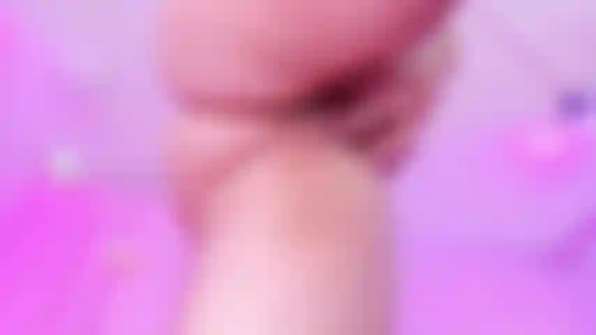 Je tremble, je suis trempée et à quelques secondes de jouir.