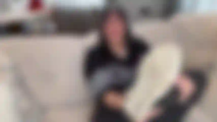 Avale mon sperme et adore mes pieds !