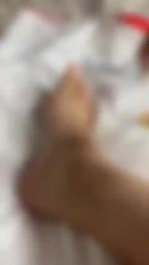 Huiler mon pied + parler sale.