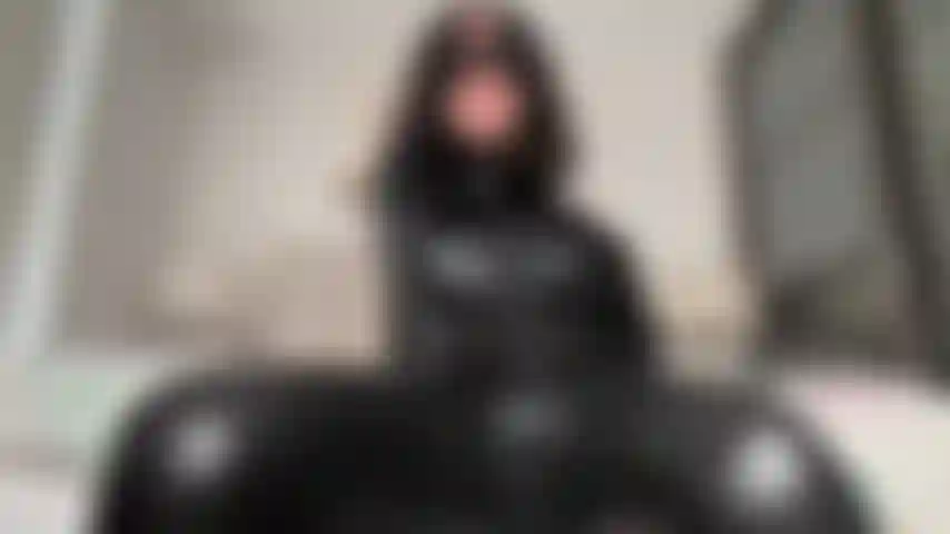 Catwoman te fait des pets dessus !
