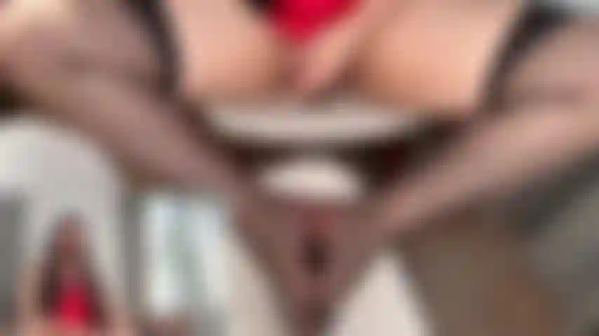 Je jouis sur mes bas.