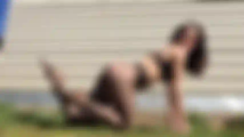 Des filets de pêche noirs.