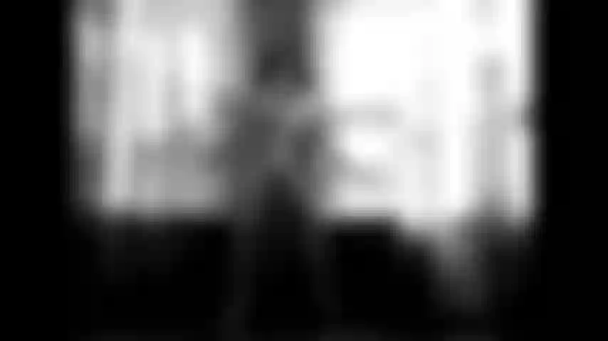 Dansant dans le salon.