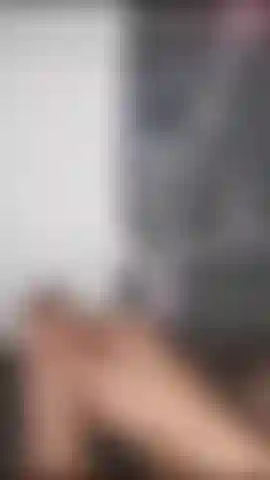 Éjacule sur un mouchoir.