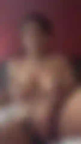 Eating a Chicken Drumstick while playing with my pussy. Maximum pleasure!