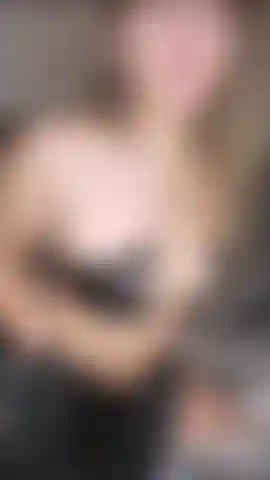 Étirement anal et baise en tenue pvc.