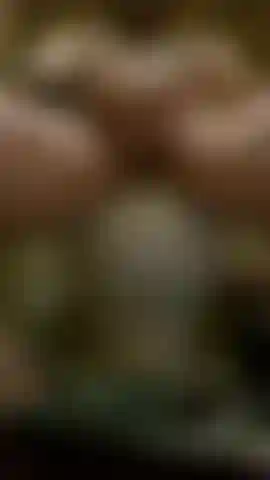 Regardez-moi faire jouir ma bite dure, en éjaculant sur mon ventre.