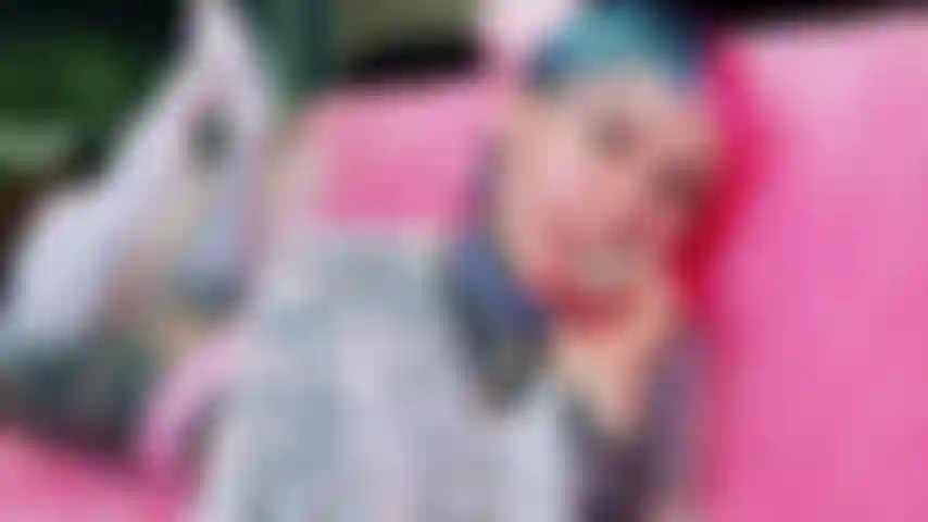 J'adore les grosses bites, je parle salement et je supplie de jouir sur moi^^.