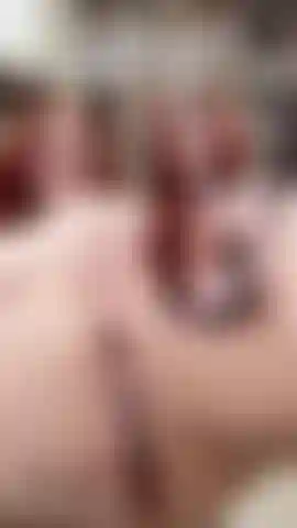 Sph/cei/cuck : c'est notre anniversaire d'un mois, et j'ai prévu quelque chose de spécial... Au lieu de larguer ton cul pathétique, j'ai décidé de te rendre utile ! Tu sais que ta toute petite bite ne peut même pas s'approcher de me satisfaire, n'est-ce pas ? Eh bien ne t'inquiète pas, j'ai trouvé un homme qui peut vraiment me donner ce dont j'ai besoin, et tu vas regarder ! Non seulement ça, mais si tu es sage et que tu restes assis dans ta petite chaise de cocu pendant tout ce temps, je t'offrirai le plaisir de lécher son sperme dans ma chatte une fois qu'on aura terminé. Je suis tellement attentionnée, non ? Tu as tellement de chance d'avoir une petite amie comme moi :).