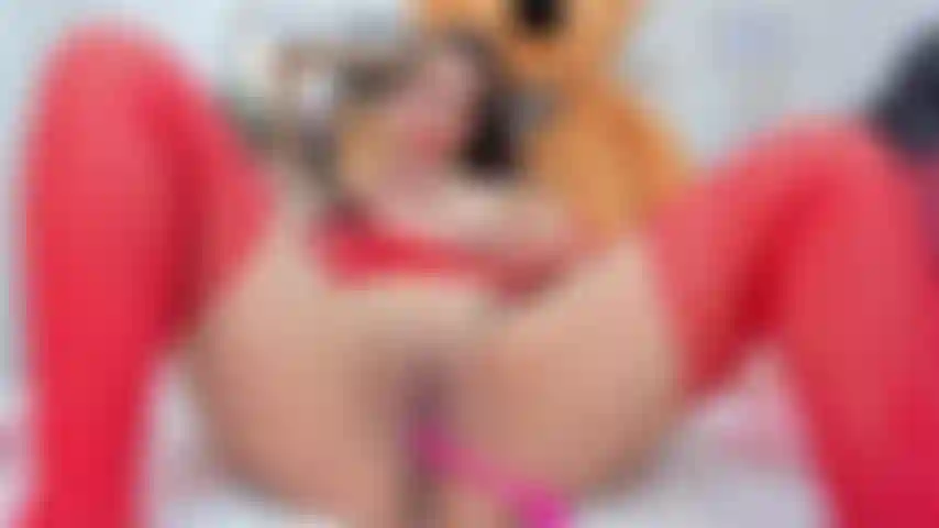 Joue luxuriante dans ma chatte !!!