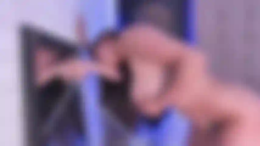 Tu jouis sur mon visage.