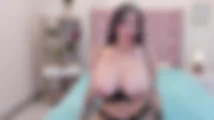 Montre de gros seins.