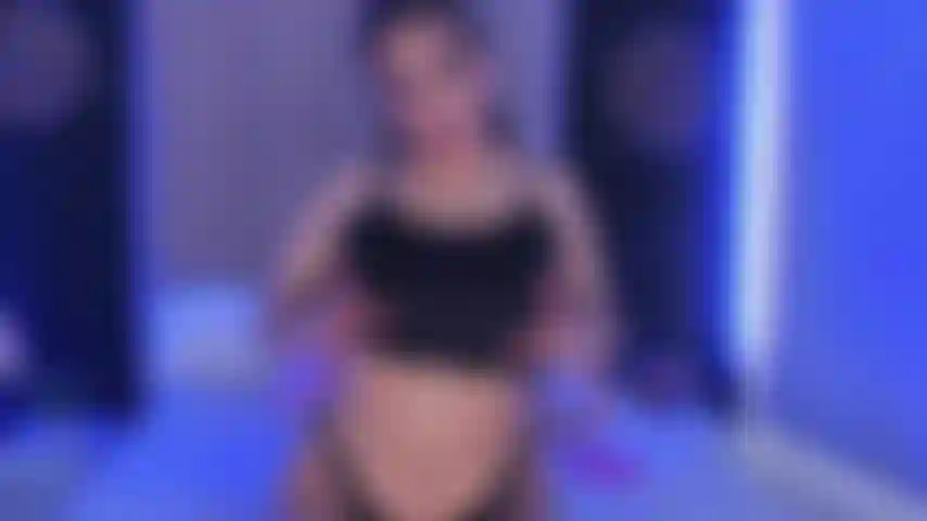 Je baise mes seins avec ton sperme.