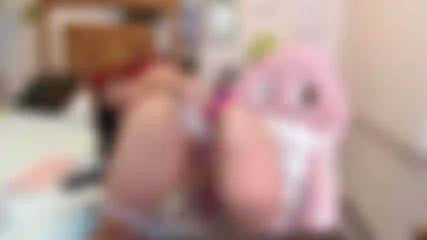 Des sous-vêtements dans ma chatte !!