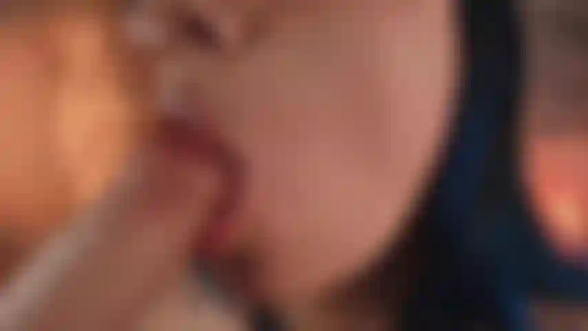 Tu adorerais voir comment je suce cette bite.