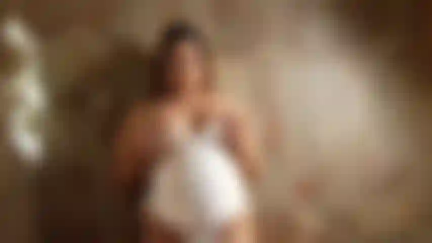 Welcome to me, like when the sun caresses a flower with its rays.