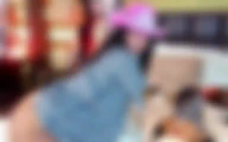 Une cowgirl qui joue avec sa chatte sur double caméra 🔥.