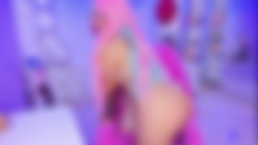 Je ressemble à une belle fille cavalga son jouet préféré tout en gémissant sans contrôle.