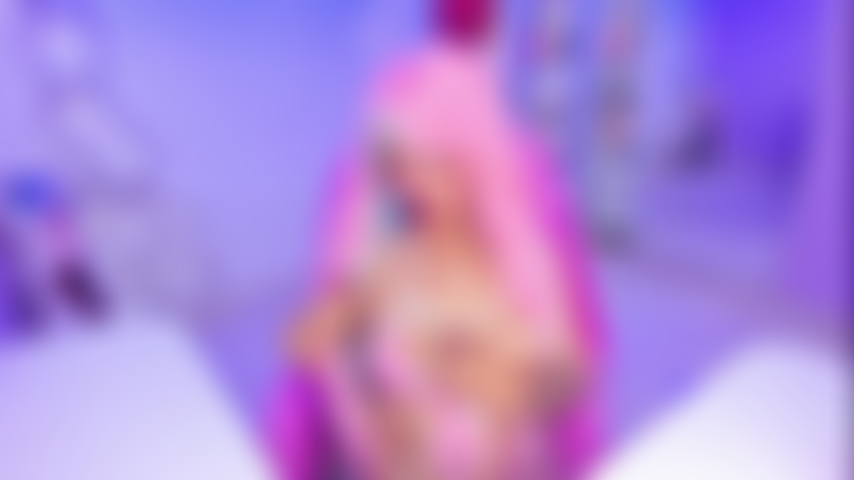 Une belle fille aux gros seins qui fait une pipe inoubliable.