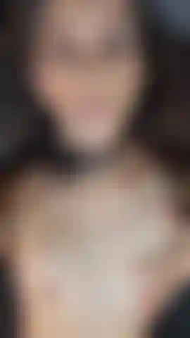 Je joue avec ma chatte.