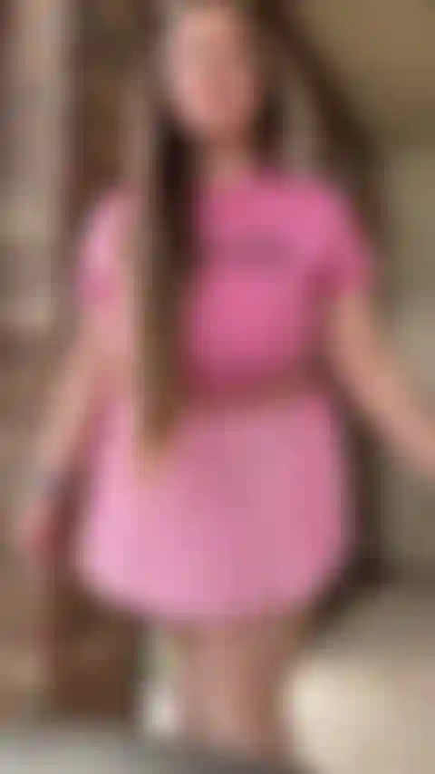 Pawg d'à côté exhibe ses courbes.