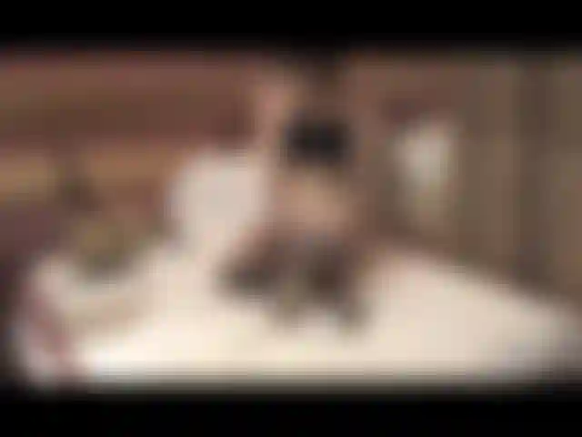 Bourrage de culotte, jeu de chatte orgasmique, talons léopard.